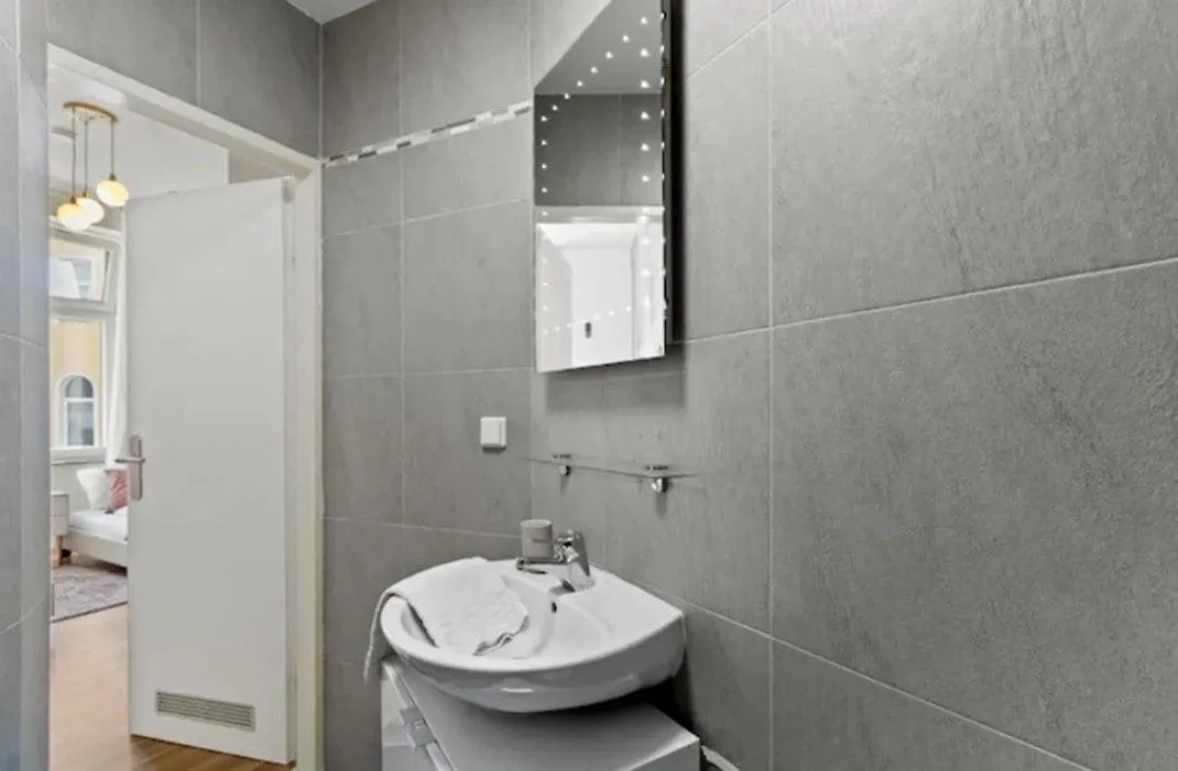 2 Minutes To Metro I Rooftop Apartment I Designer Vienna 0*,