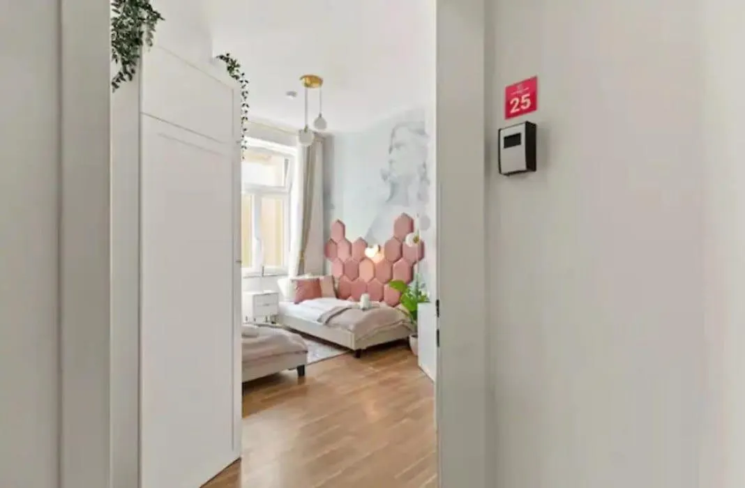 2 Minutes To Metro I Rooftop Apartment I Designer Vienna