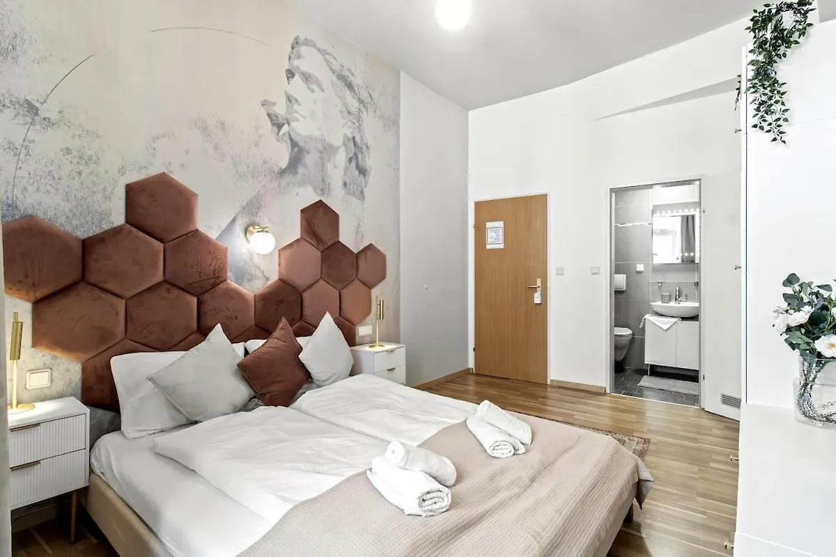 2 Minutes To Metro I Rooftop Apartment I Designer Vienna