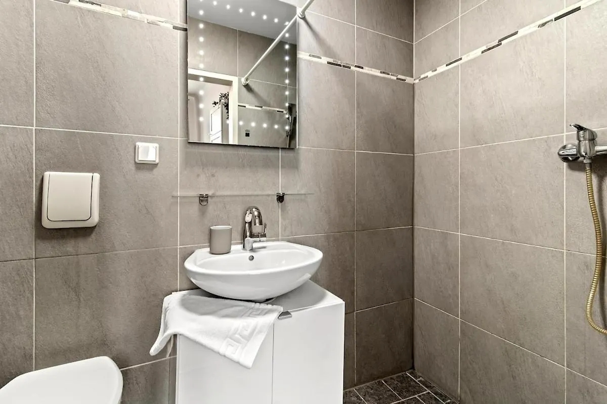 2 Minutes To Metro I Rooftop Apartment I Designer Vienna