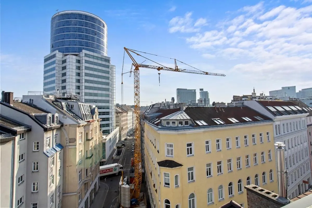 2 Minutes To Metro I Rooftop Apartment I Designer Vienna