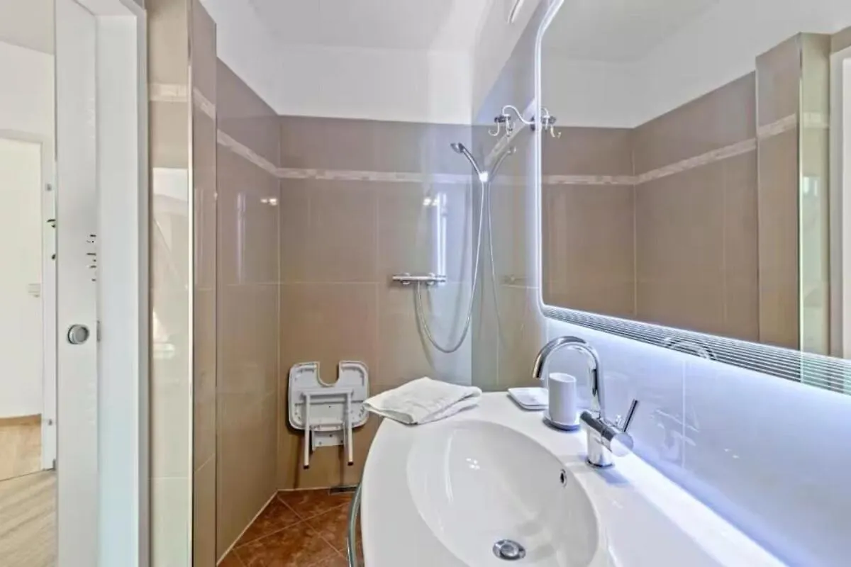 2 Minutes To Metro I Rooftop Apartment I Designer Vienna