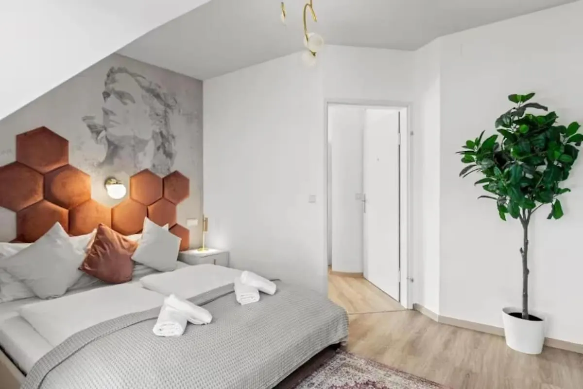 2 Minutes To Metro I Rooftop Apartment I Designer Vienna