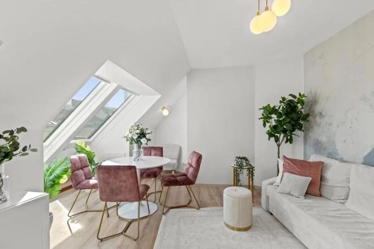2 Minutes To Metro I Rooftop Apartment I Designer Vienna Austria