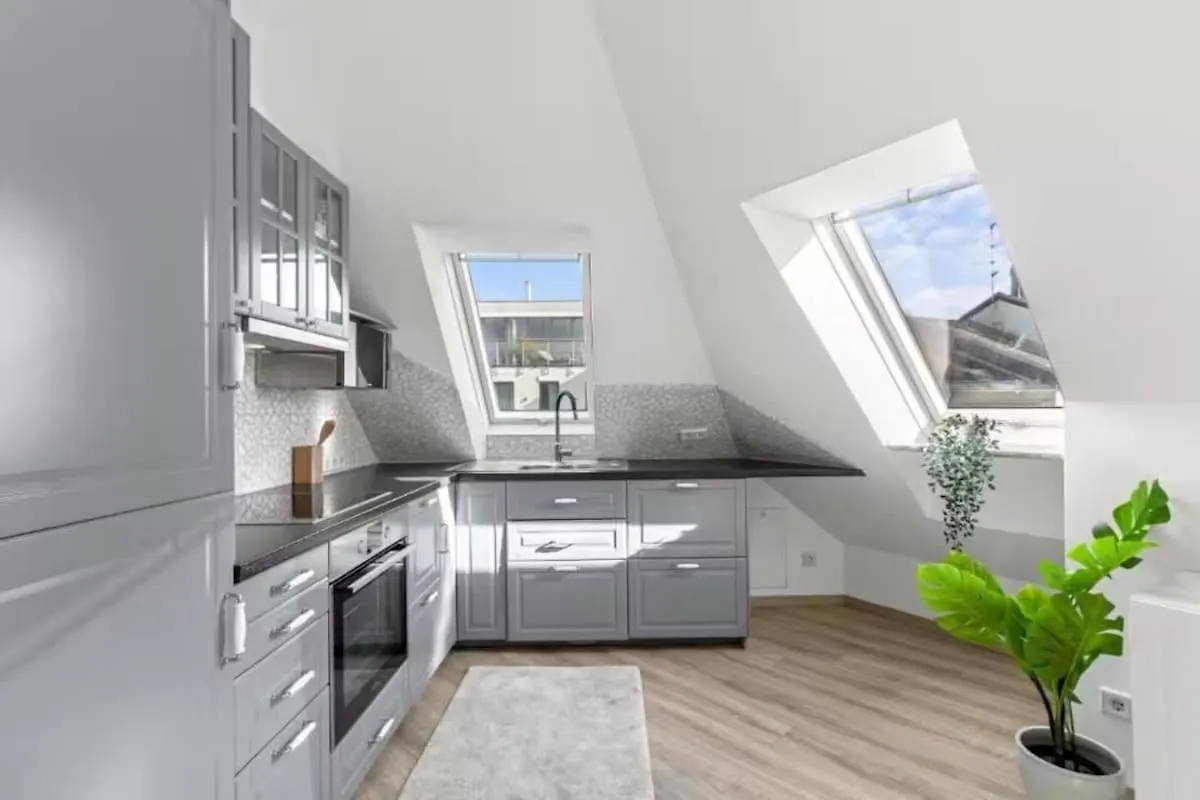 2 Minutes To Metro I Rooftop Apartment I Designer Vienna