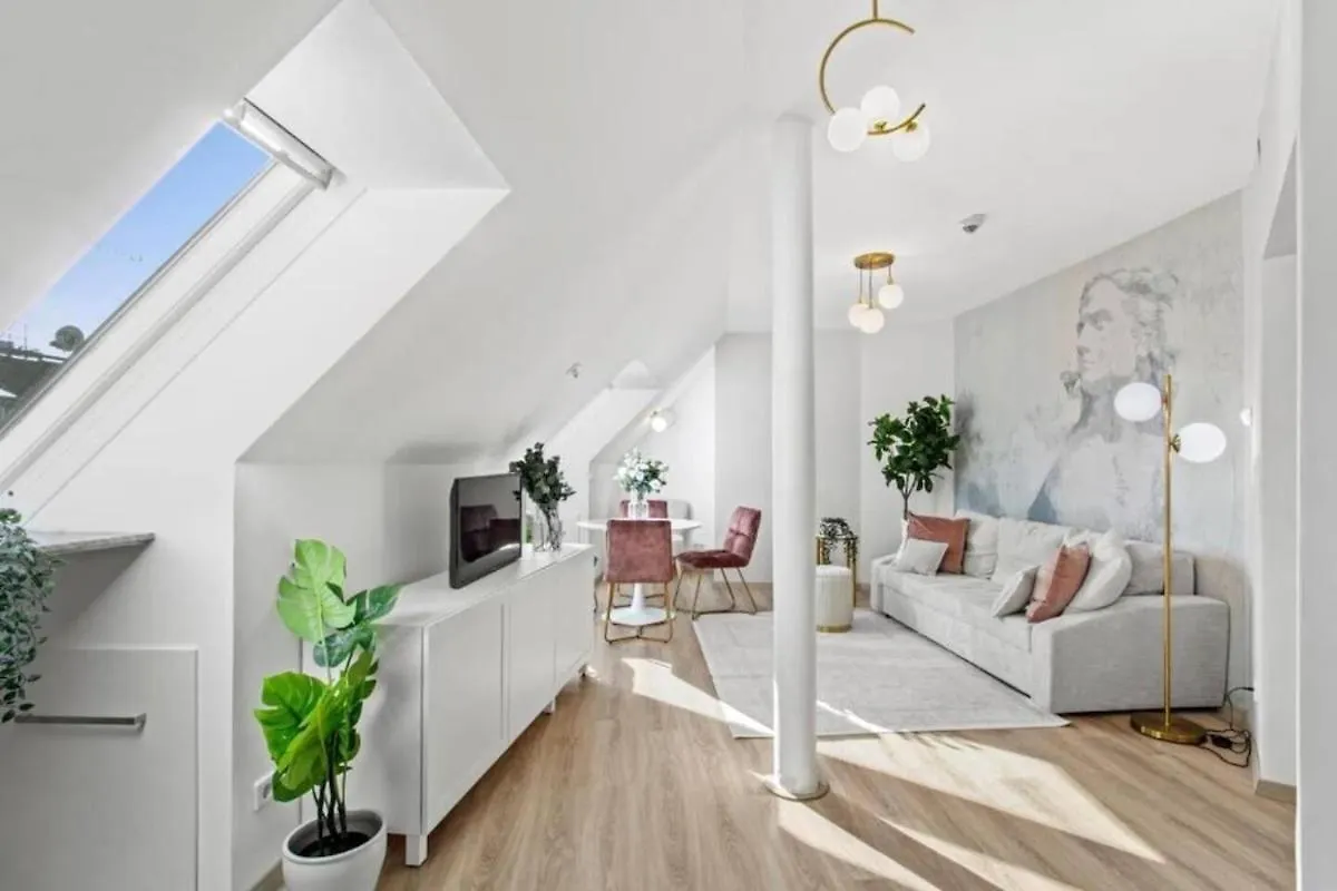 2 Minutes To Metro I Rooftop Apartment I Designer Vídeň